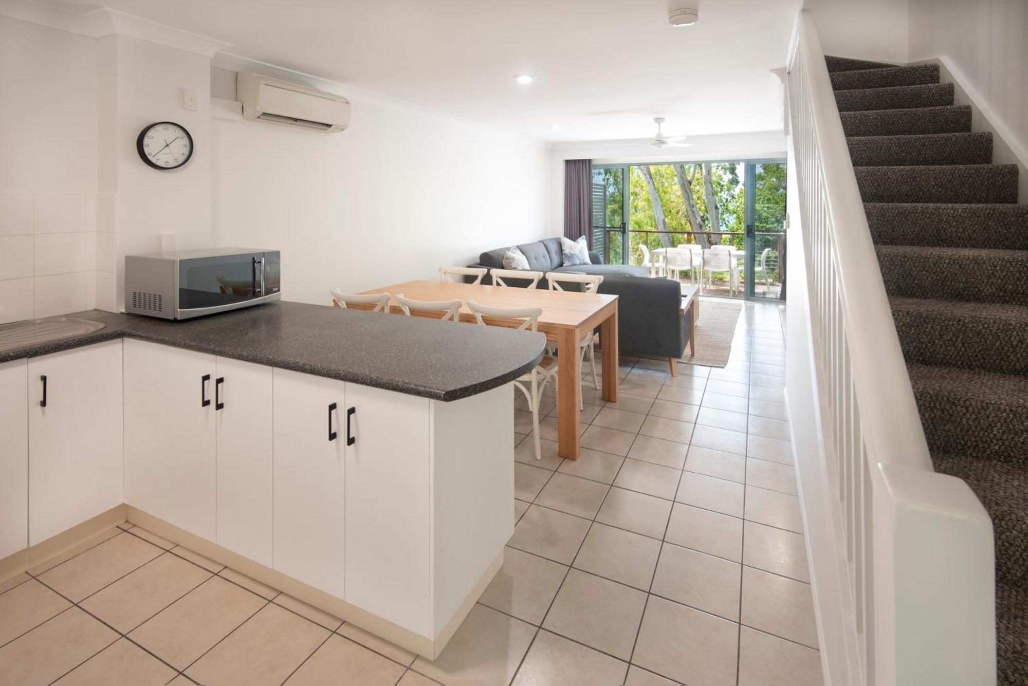 המילטון איילנד Sunset Waters Apartments מראה חיצוני תמונה